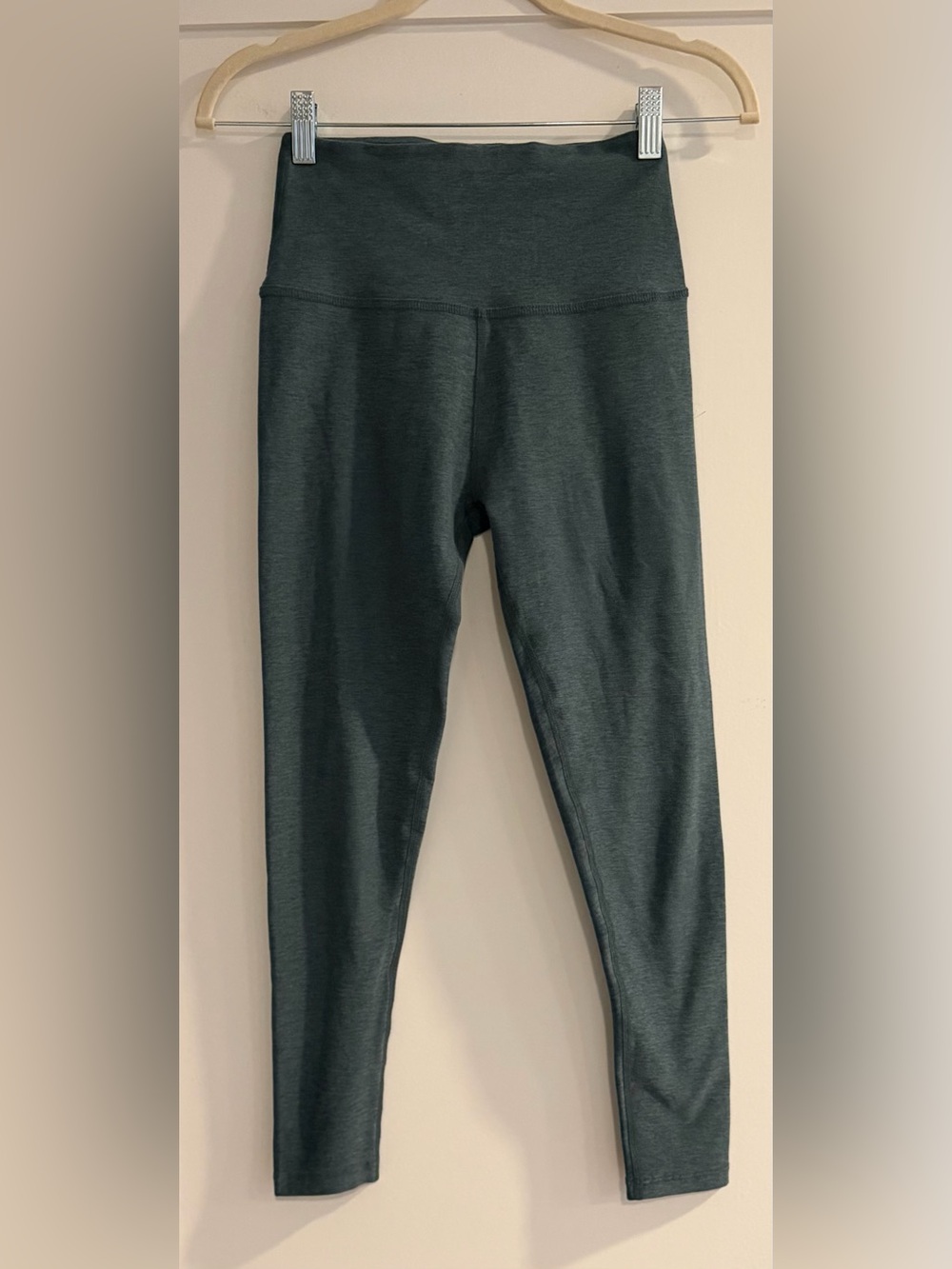 Beyond Yoga Caught in the Midi Heathered Green Leggings 23" | Size Small